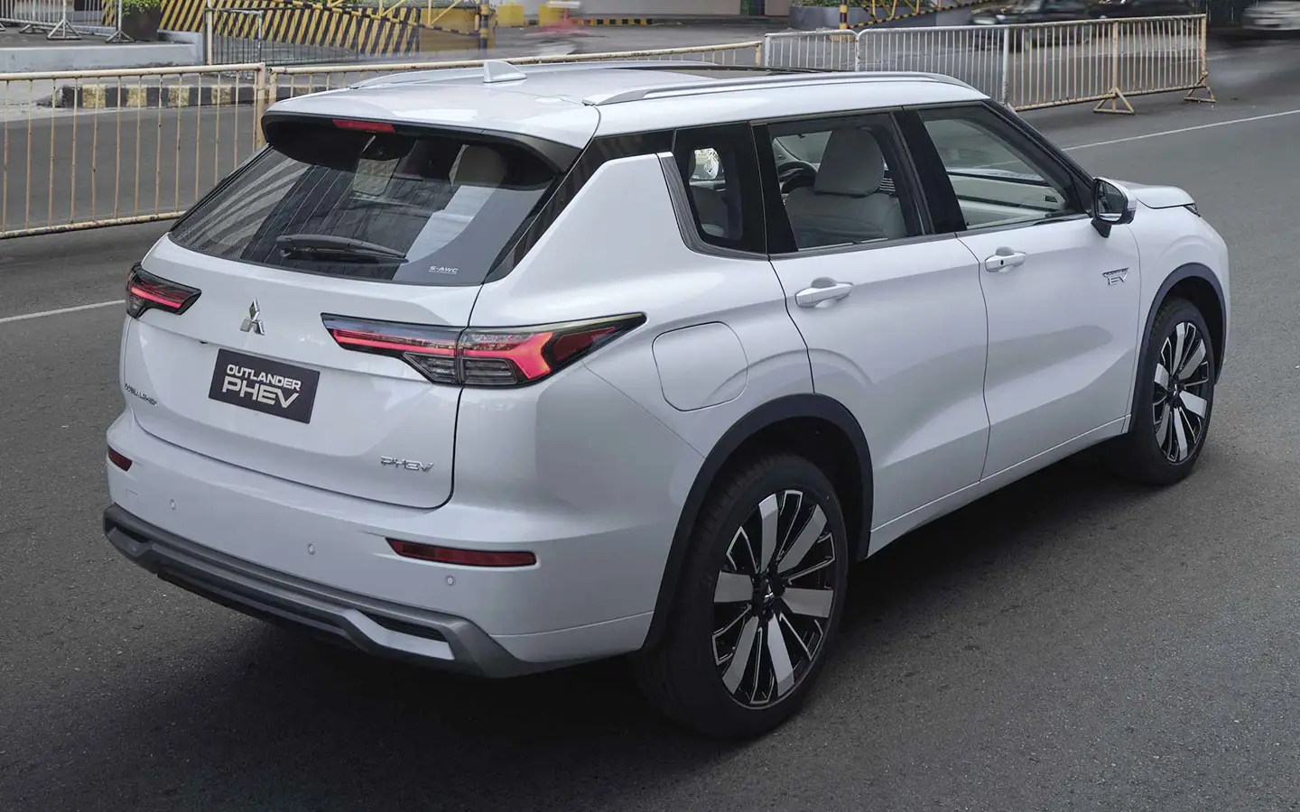 
								MITSUBISHI OUTLANDER PHEV full									
