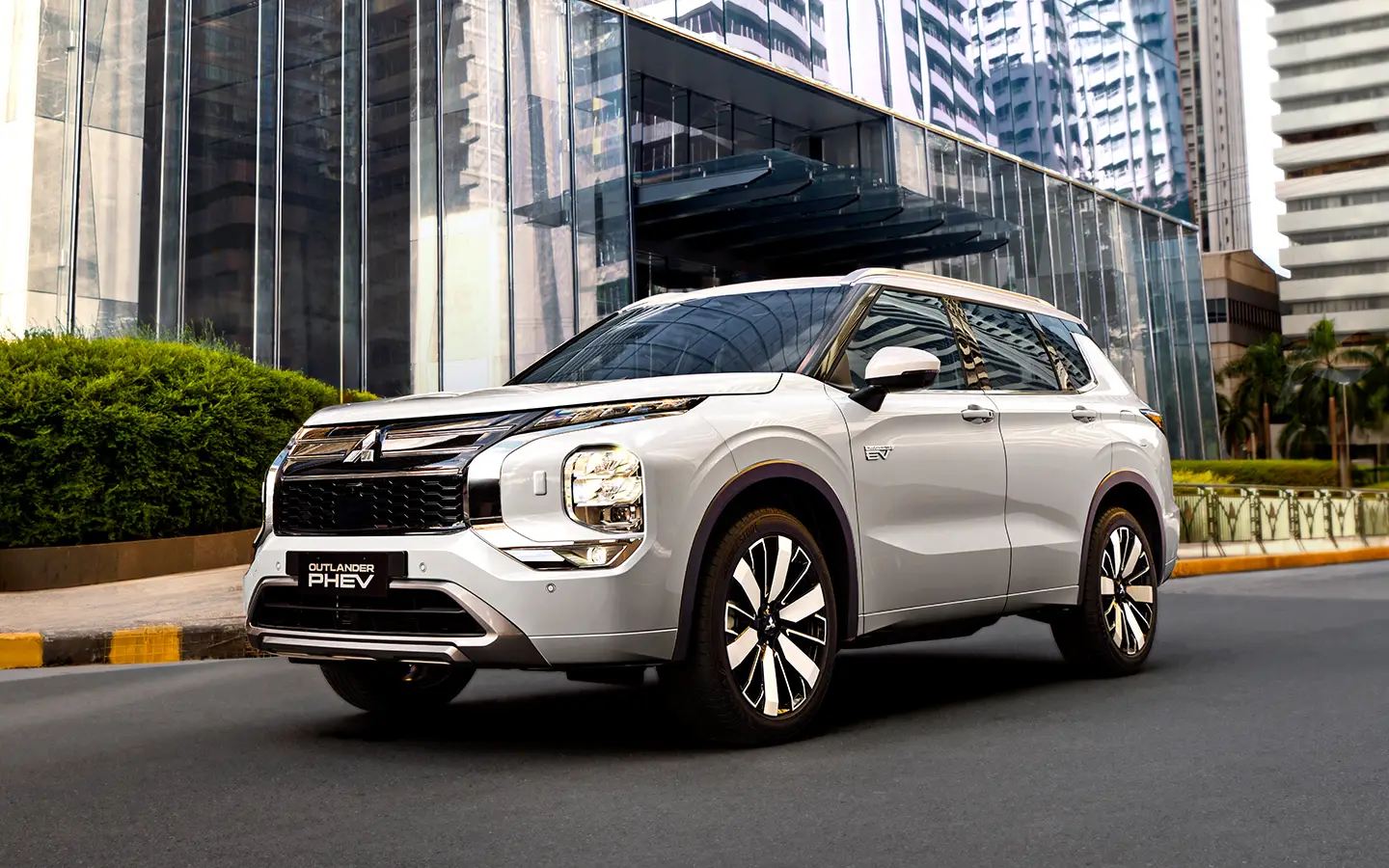 
								MITSUBISHI OUTLANDER PHEV full									