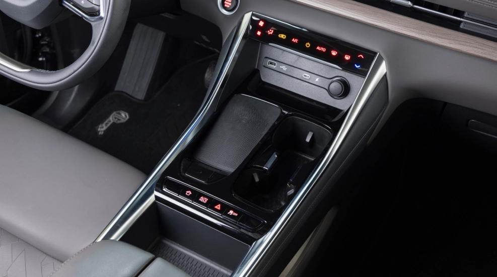 
								MG G50 PHEV full									